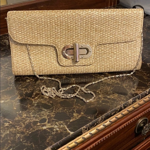 Gold Woven Clutch - Picture 3 of 4